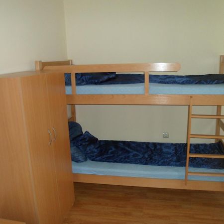 Hostel Olimpik نيجوتين الغرفة الصورة