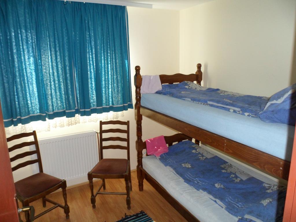 Hostel Olimpik نيجوتين الغرفة الصورة