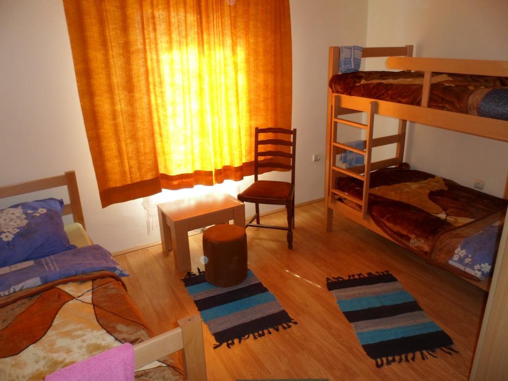 Hostel Olimpik نيجوتين الغرفة الصورة