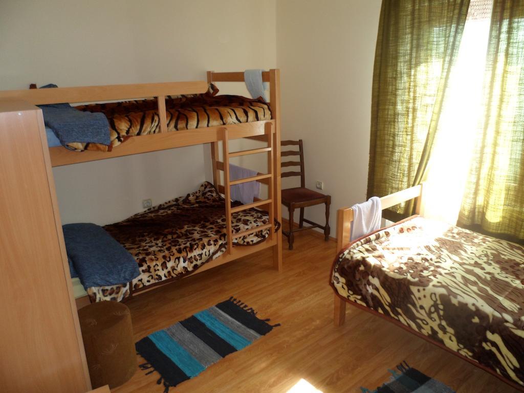 Hostel Olimpik نيجوتين الغرفة الصورة