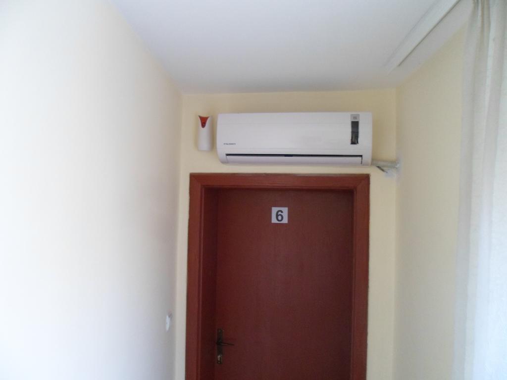 Hostel Olimpik نيجوتين الغرفة الصورة